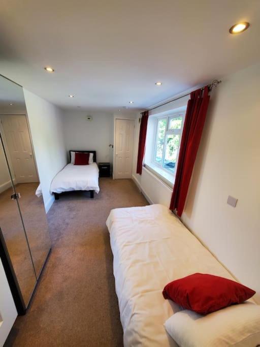 Central Windsor 2 Bedroom Flat With Free Parking Kültér fotó