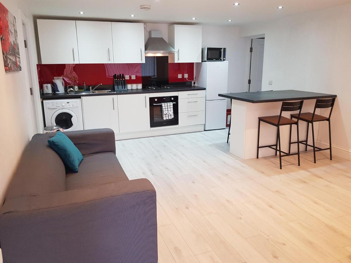 Central Windsor 2 Bedroom Flat With Free Parking Kültér fotó