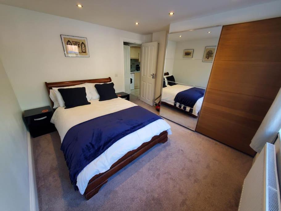 Central Windsor 2 Bedroom Flat With Free Parking Kültér fotó