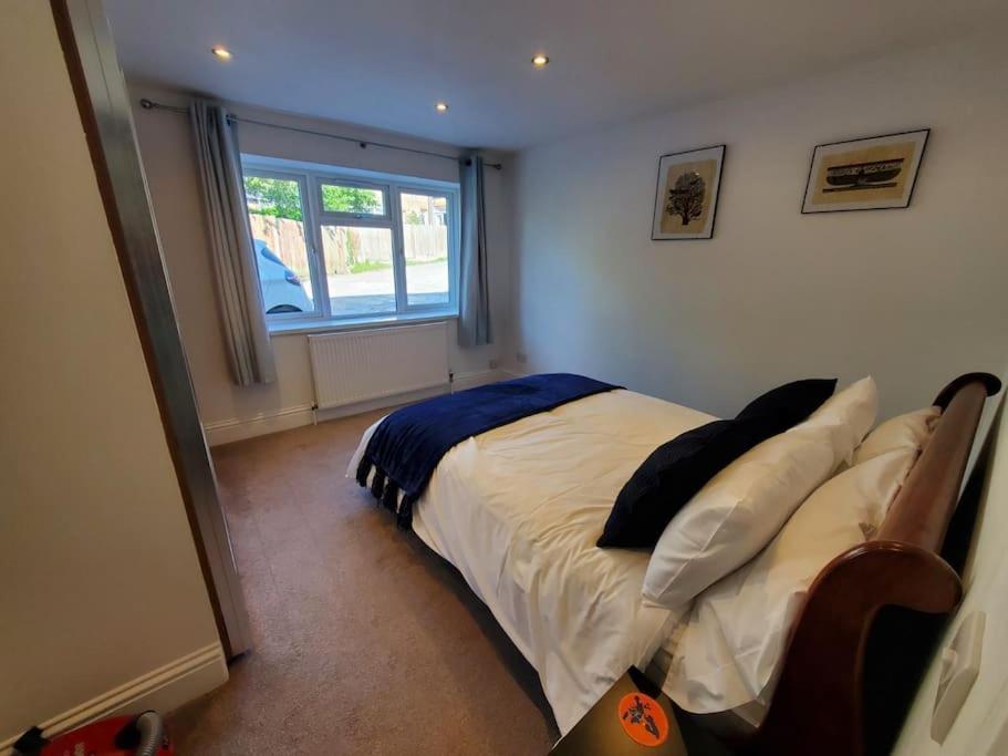Central Windsor 2 Bedroom Flat With Free Parking Kültér fotó